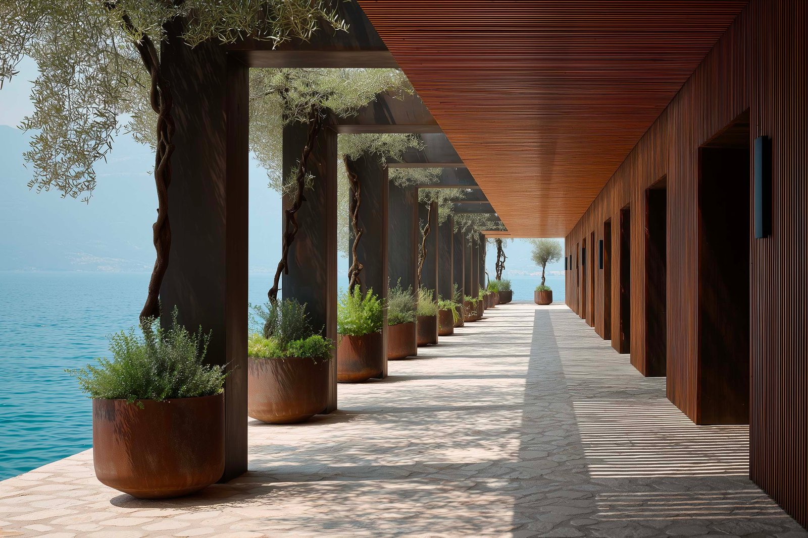 Camminata coperta di villa sul Lago di Garda con fioriere Lignum in noce affumicato, Thymus vulgaris, pergola in Acciaio Brunito con Wisteria — Paracelsus Gardens™